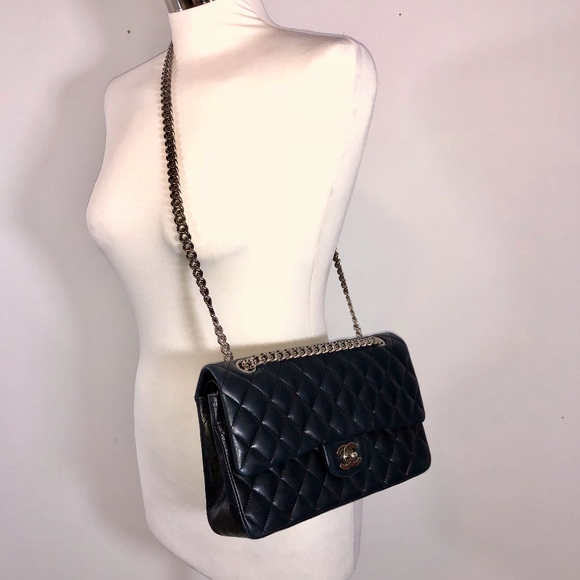 CHANEL Classic Medium Double Flap Navy Lambskin - Picture 4 of 8